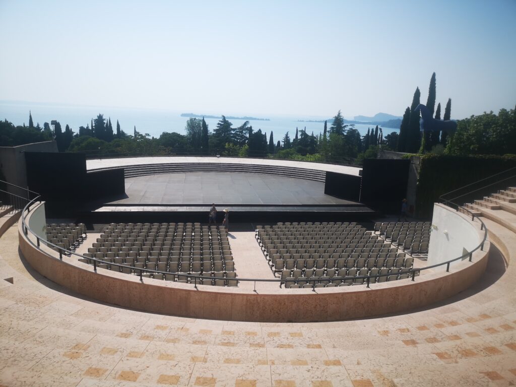 Francesca Sirignani ci guida in una visita al Vittoriale di Gabriele D'Annunzio sul lago di Garda