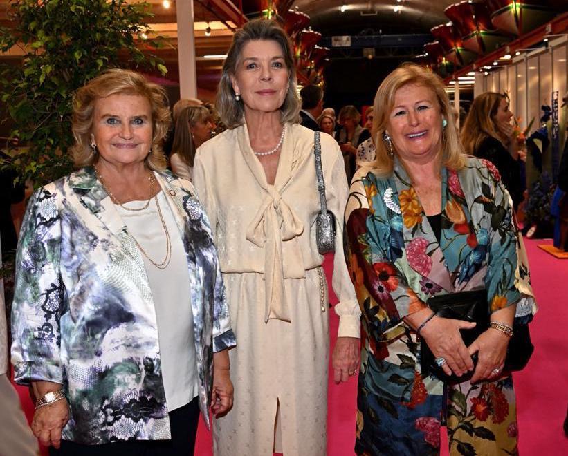 S.A.R. la Principessa di Hannover, Presidente del Garden Club, a sinistra la vice-Presidente Cecilia Casiraghi e a destra Lia Riva 