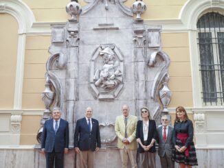 S.A.S. il Principe Sovrano e S.A.R. la Principessa di Hannover hanno inaugurato un monumento in omaggio al Principe Alberto I, commissionato all'artista italiano Giuseppe Ducrot e installato sull'esterno della facciata laterale del Liceo Alberto Ier a Monaco-Ville