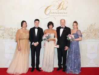 Il Ballo del Centenario in omaggio al centenario del Principe Ranieri III aperto dai Principi Alberto II e Stephanie di Monaco nella hall del Casinò di Monte Carlo