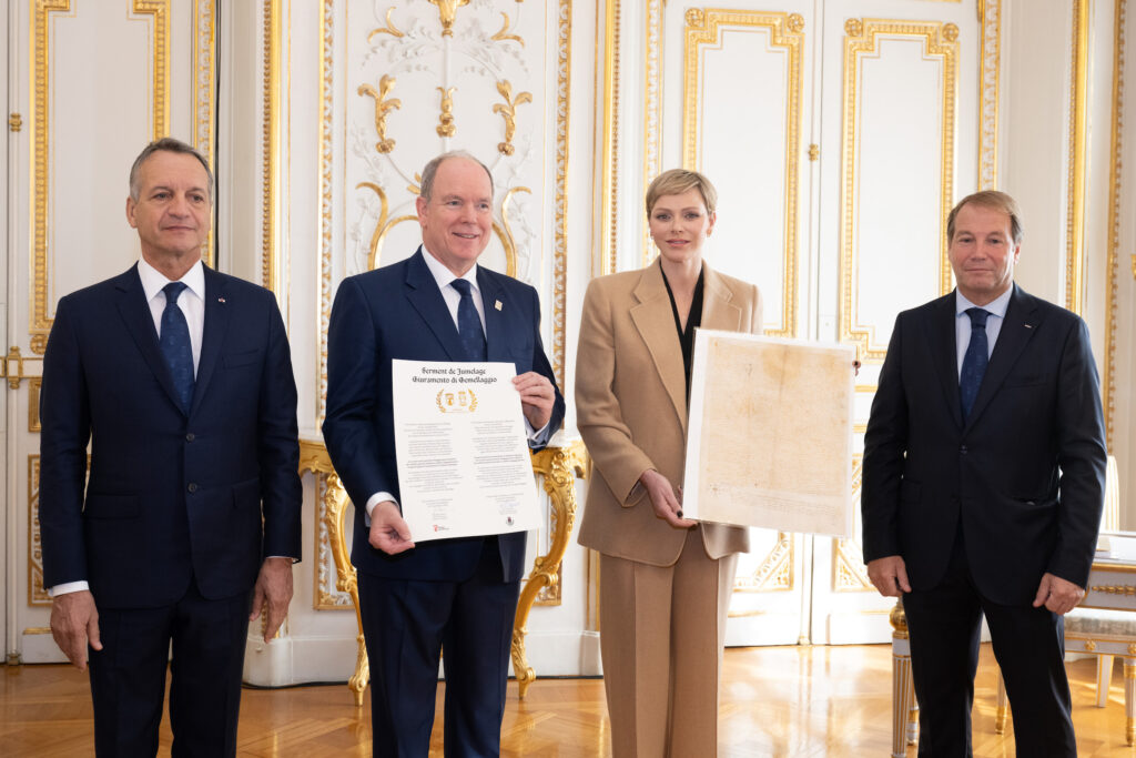 Il Principe Alberto II e la Principessa Charlene hanno accolto i sindaci Marsan e Gazzola in occasione del gemellaggio tra i due comuni di Monaco e Dolceacqua.