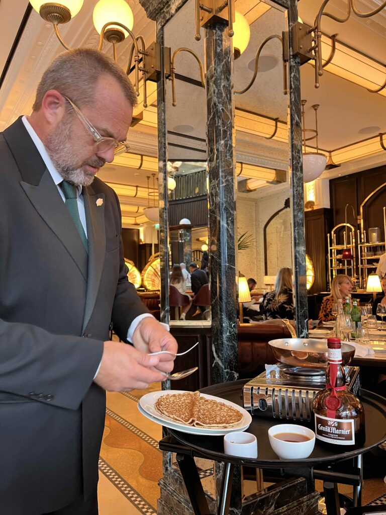 La Crêpes suzette fu inventata al Café de Paris Monte-Carlo nel 1896 ed il mitico dessert ancora oggi