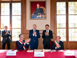Il giuramento di gemellaggio tra i Comuni di Monaco e di Dolceacqua è stato formalizzato, la mattina di venerdì 3 novembre, nella Salle des Mariages del Municipio di Monaco, alla presenza di S.A.S. il Principe Alberto II.