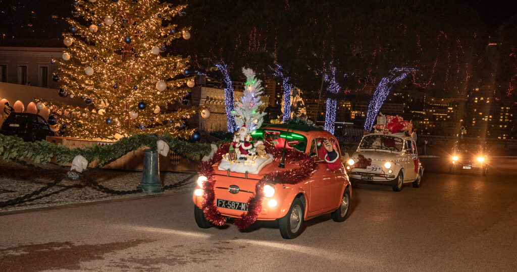 Venerdì 22 dicembre, la 5ª edizione della "Parata di Natale" delle mitiche Fiat 500 del Club di Monte-Carlo si concluderà sulla piazza del Casinò. 