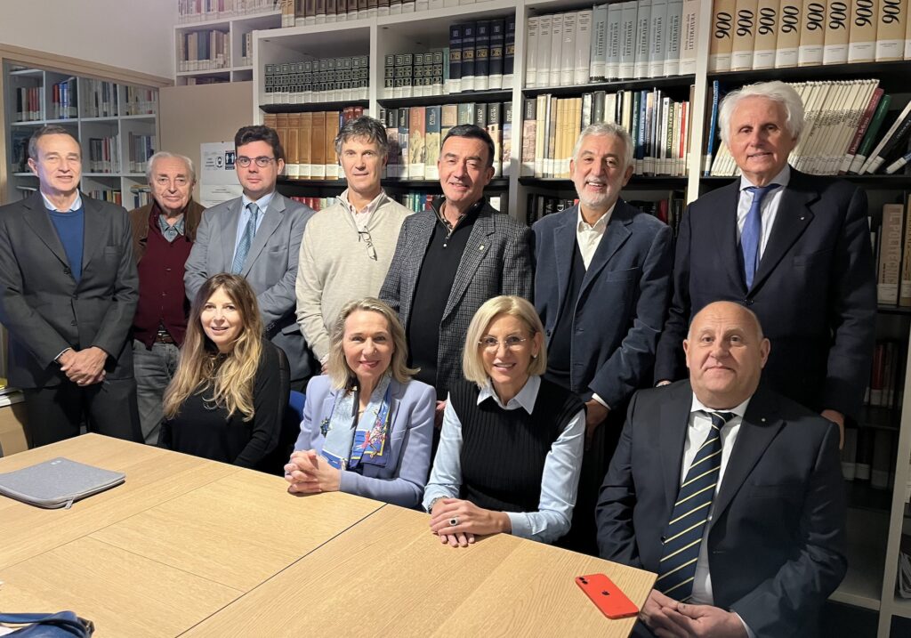 La dottoressa Maria Betti è la nuova Presidente della Dante Alighieri Comitato di Monaco. Con lei tre vice-presidenti, Paolo Martini, Renato Moscati e Pietro del Bufalo.