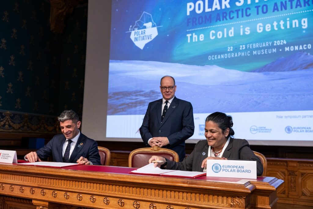 Olivier Wenden vice presidente della FPA2 ha firmato davanti al Principe Alberto II un accordo con l'European Polar Board