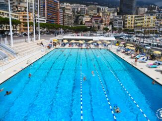 Il Comune di Monaco ha annunciato che l'apertura della piscina al porto dello Stadio Nautico Rainier III è prevista lunedì 29 aprile prossimo.