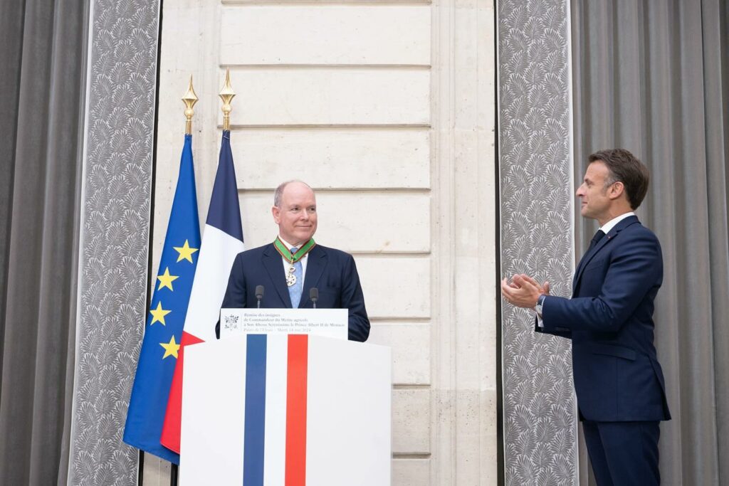 Il Presidente della Repubblica francese, Emmanuel Macron, ha conferito a S.A.S. il Principe Albert II di Monaco le insegne di Commendatore dell'Ordine del Merito Agricolo.