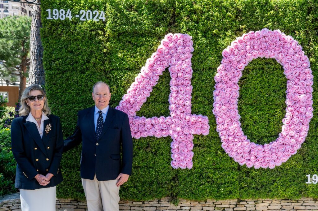 Il Principe Alberto II e la Principessa Carolina hanno festeggiato i 40 anni del roseto Princesse Grace di Monaco