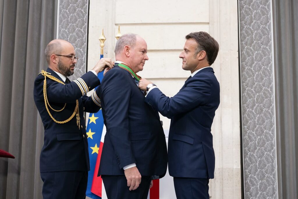 Il Presidente della Repubblica francese, Emmanuel Macron, ha conferito a S.A.S. il Principe Albert II di Monaco le insegne di Commendatore dell'Ordine del Merito Agricolo.