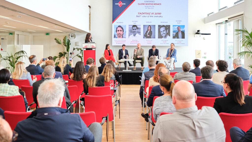 Alla Marina YCM, il Cluster Yachting nella giornata porte aperte, ha riunito un centinaio di professionisti della nautica da diporto e una flotta di yacht per parlare di futuro.