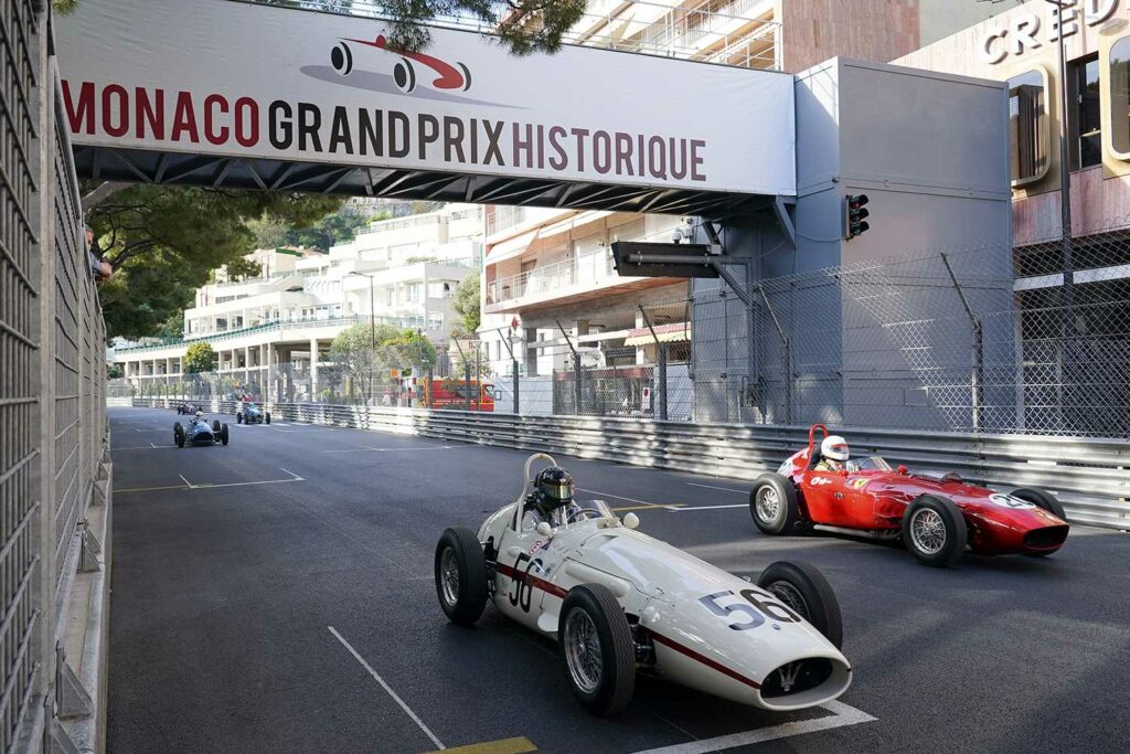 Il Gran Premio Storico di Monaco 2024 si terrà da oggi, venerdì 10 a domenica 12 maggio; un appuntamento per i collezionisti e gli appassionati di sport motoristici d'altri tempi. L'evento causerà disagi al traffico, in particolare agli autobus e ai parcheggi.