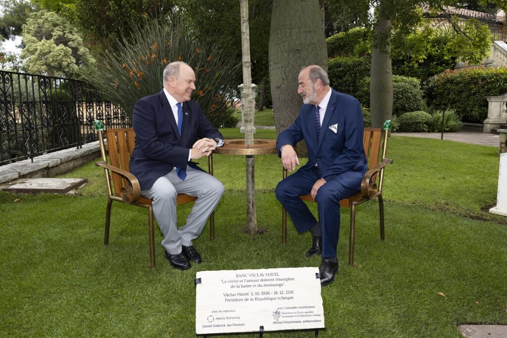 Il Principe Alberto II ha inaugurato la panchina Vaclav Havel a Monaco