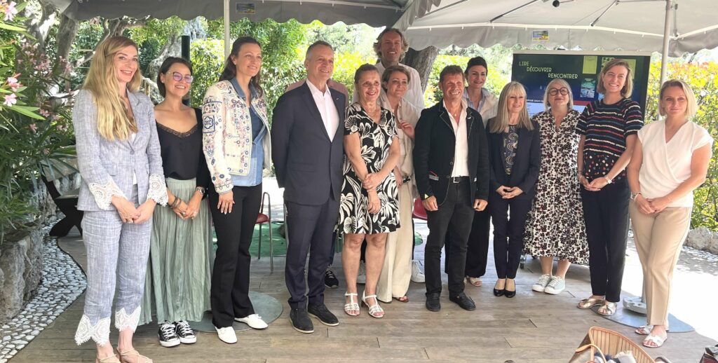 Il sindaco Georges Marsan ha aperto la conferenza stampa di presentazione della stagione estiva, tra le novità il ritorno dei fuochi d'artificio.