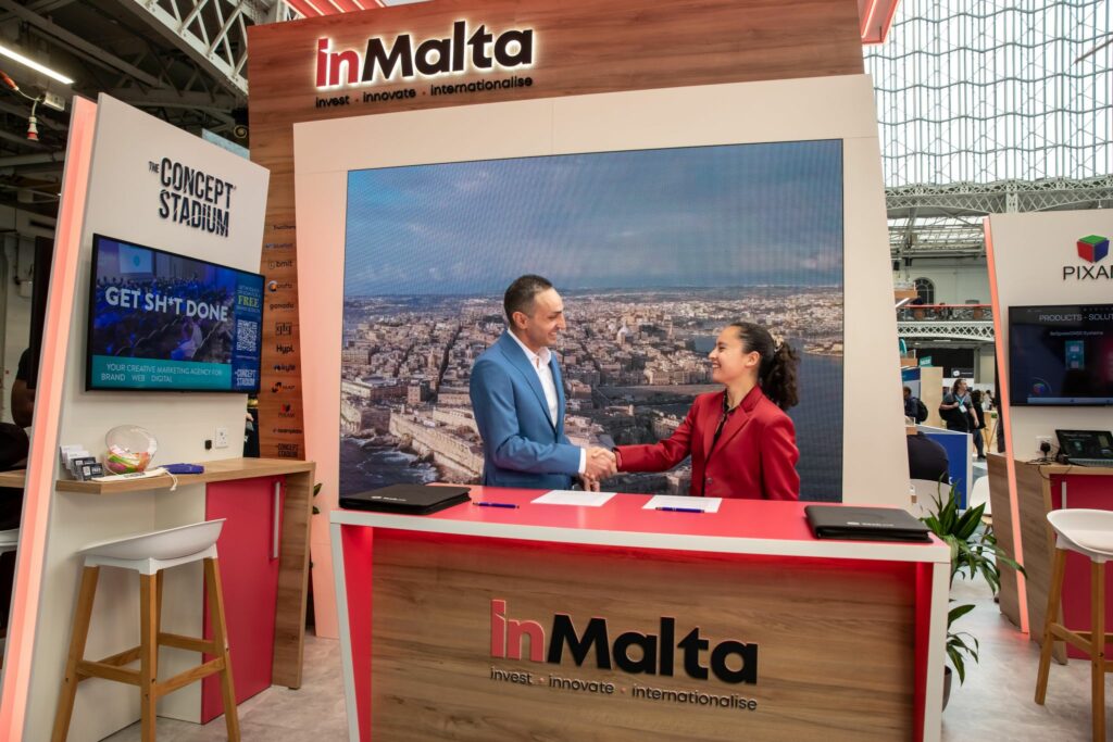 La società monegasca DWorld di Manila Di Giovanni, è stata scelta per una collaborazione dal Ministro dell'Economia, Imprese e Progetti Strategici di Malta.