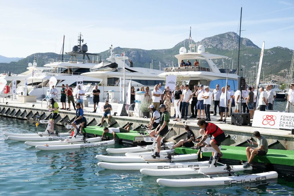 La competizione organizzata dalla Fondation Princesse Charlene di Monaco, The Crossing, Calvi-Monaco, è partita dalla Corsica, l'arrivo è previsto nella mattinata di sabato 7 settembre alla spiaggia del Larvotto.