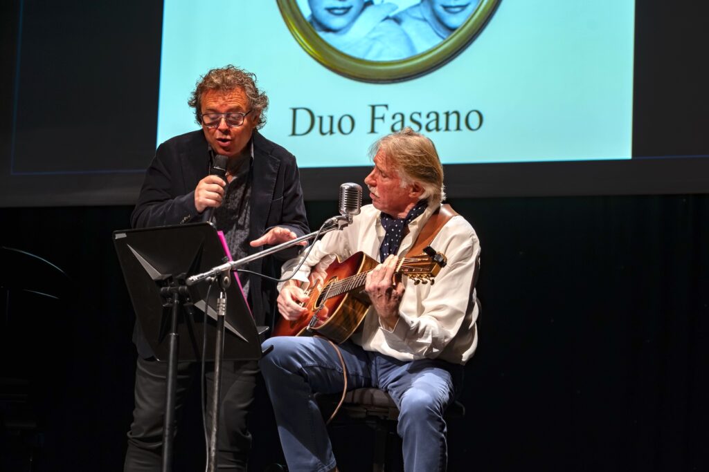 Successo per Franco Fasano e Alessio Colombini alla serata Dante Alighieri di Monaco intitolata "Parole & Musica"