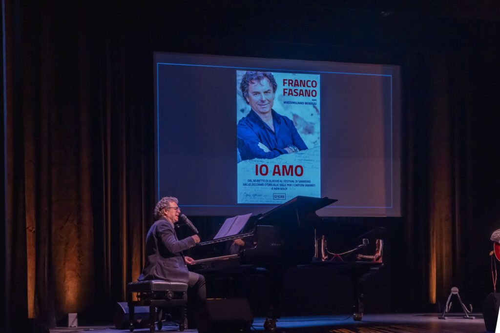 Franco Fasano interpreta al teatro des Variétés di Monaco "Io amo" che scrisse per Fausto Leali