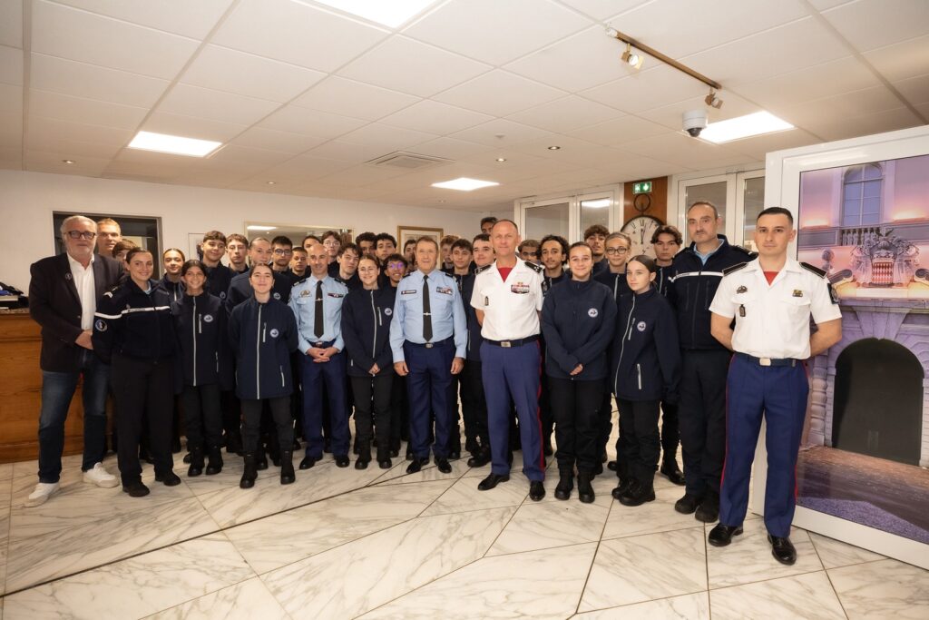 Trenta cadetti della Gendarmeria delle Alpi Marittime sono stati accolti dai Carabinieri del Principe per una giornata di approfondimenti.