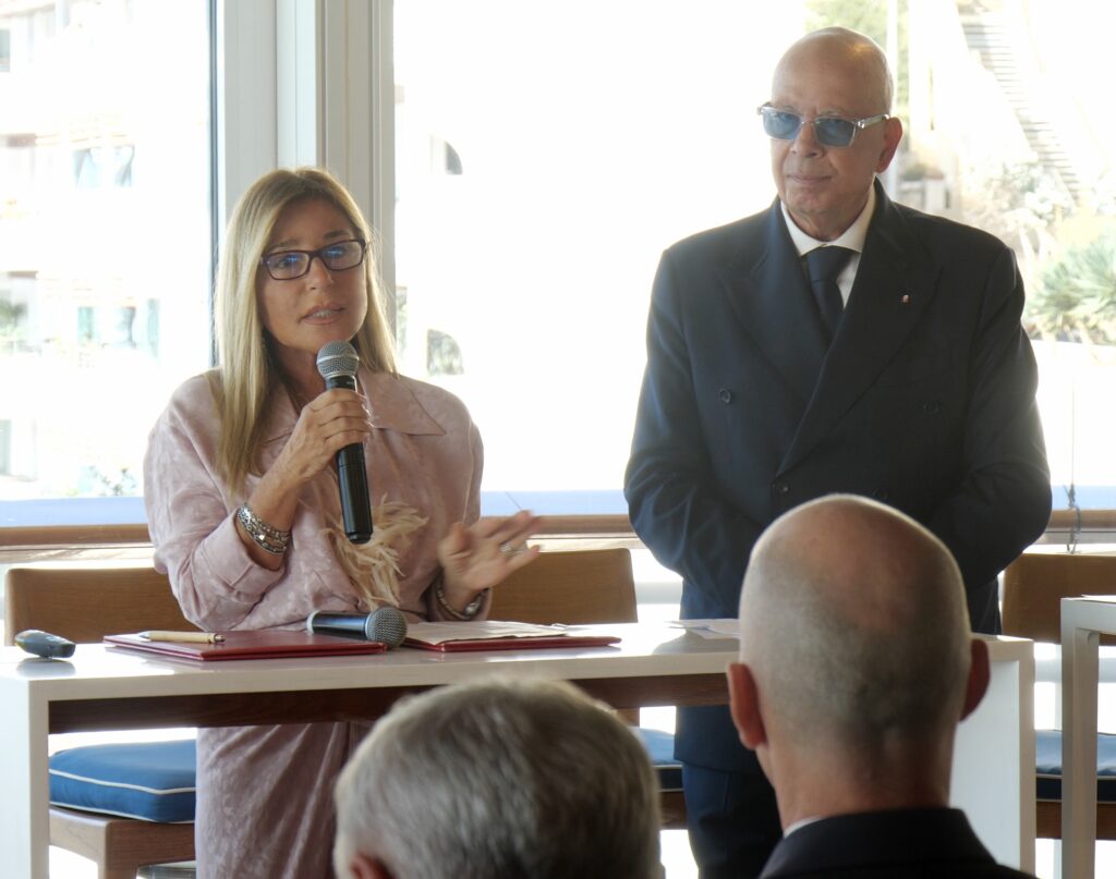 Manuela Ruosi, Ambasciatore d'Italia nel Principato di Monaco dà il benvenuto all'evento per la protezione dei due Poli