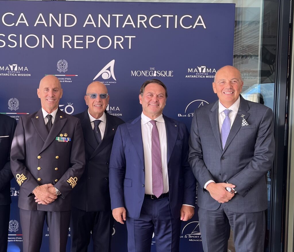 l'Ammiraglio Nannini, il Presidente di Blue & Sport Alliance Monaco Isidoro Miele, Marcello Pica, Mama Shbipping, e l'Ammiraglio Luigi Sinapi, del Centro Idrografico Internazionale a Monaco, fanno parte del CdA di Blue & Sport Alliance Monaco