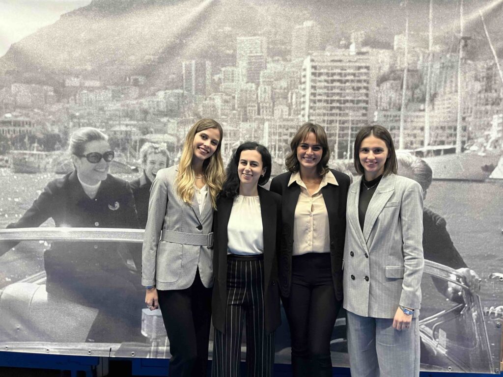 Sono state premiate a Monaco quattro giovani ingegneri (tutte donne) per i loro progetti di tesi di laurea per l’Edilizia Sostenibile del Politecnico di Milano: Marta Stevenazzi e Marta Taddei; Elena Bonatesta; Elisa Bonatti