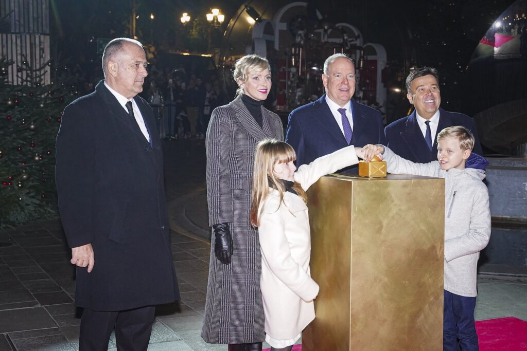 Il Principe Ereditario Jacques e la Principessa Gabriella, hanno acceso le luci anche della piazza del Casinò di Monte-Carlo