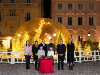 Il Principe Ereditario Jacques e la Principessa Gabriella hanno acceso le luci natalizie di tutto il Principato di Monaco, accompagnati dai loro genitori LL.AA.SS. il Principe Alberto II e la Principessa Charlene.