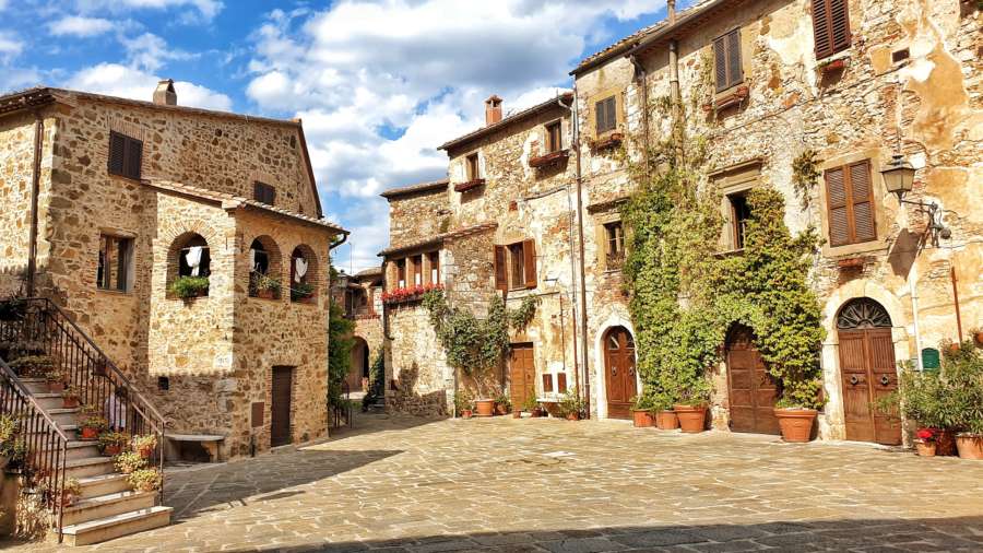 Saturnia e le sue terme: un'oasi di benessere nella maremma Toscana