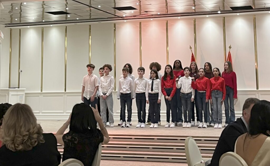 Gli studenti di Monaco hanno cantato in cinese