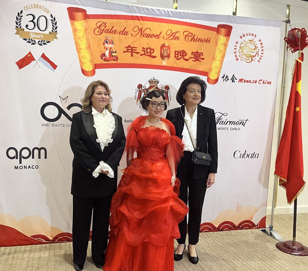 il Segretario di Stato Yvette Lambin-Berti, l'Ambasciatore Marie Pascale Boisson e la Presidente di Monaco-Cina e Monaco Dragon Prestige Xiaoqin Wang