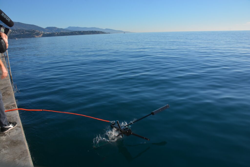 Grazie ad una nuova tecnologa di telecamere marine subacquee BRUVS, gli alunni di 4a elementare della scuola St.Charles, responsabili dell'Area Marina Educativa di Monaco apprendono a riconoscere la fauna carnivora.