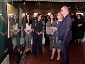 il Principe Alberto II ha inaugurato la mostra “Mediterranea. Visioni di un mare antico e complesso”, organizzata dalla Dante Alighieri di Monaco