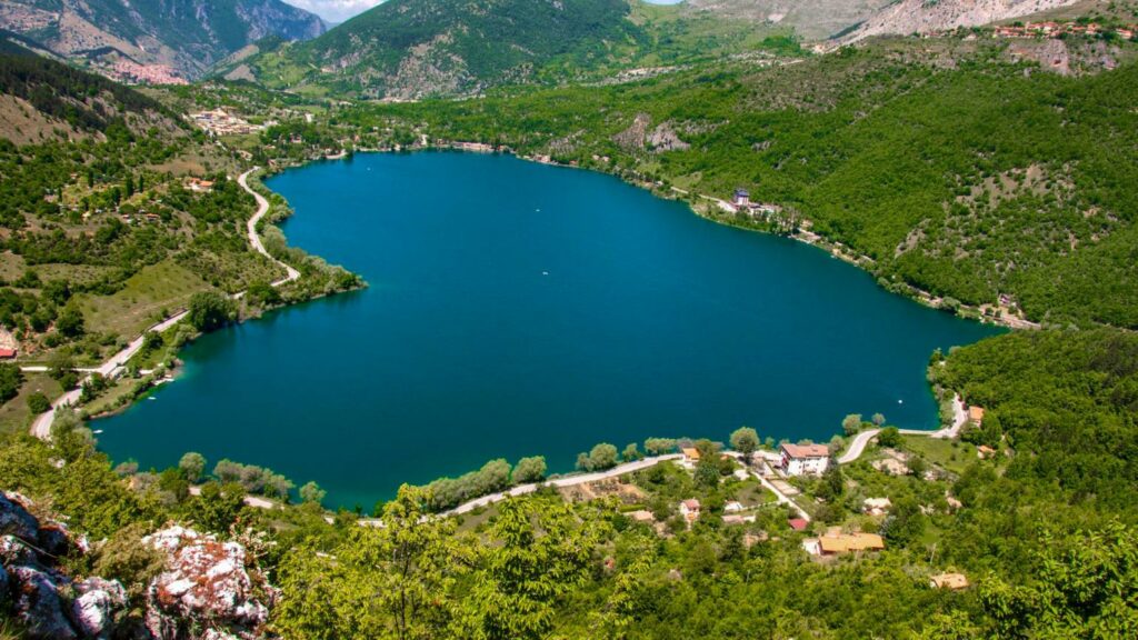 A San Valentino in Abruzzo sul lago di Scanno