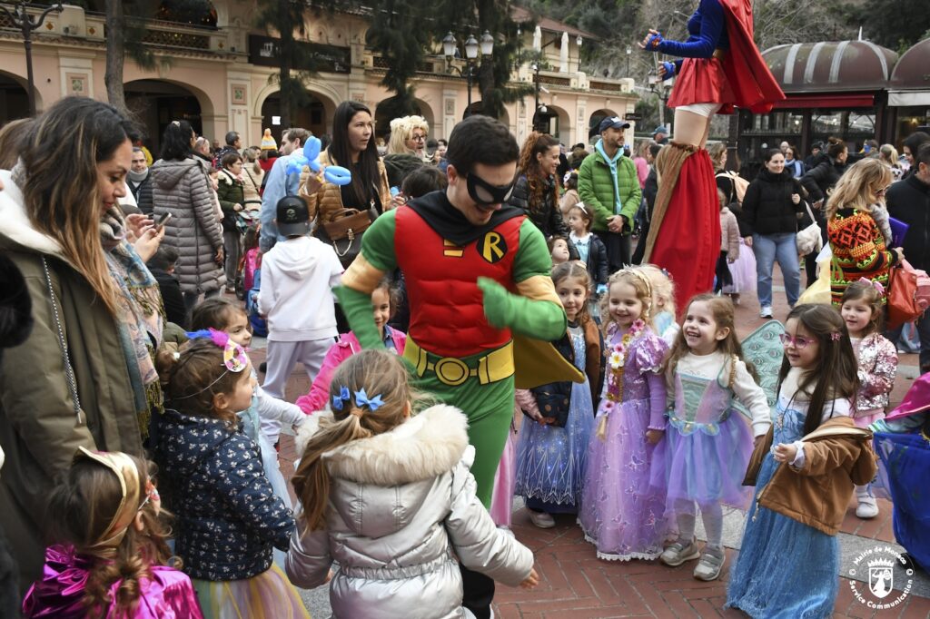 Il Carnevale invernale, il cui tema quest'anno era “Supereroi”, si è svolto al Mercato de la Condamine, organizzato dal Comune di Monaco in collaborazione con la Rete Entreparents. 