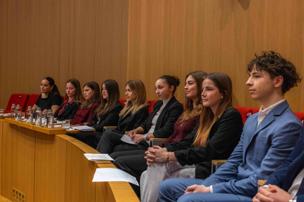 9 giovani hanno partecipato al concorso di eloquenza in occasione dell'8 marzo al Conseil National di Monaco