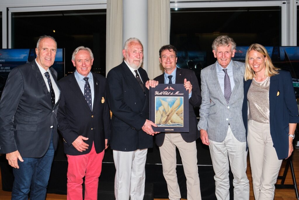 Sir Robin Knox-Johnston è stato il protagonista di un’appassionante conferenza organizzata dallo Yacht Club de Monaco