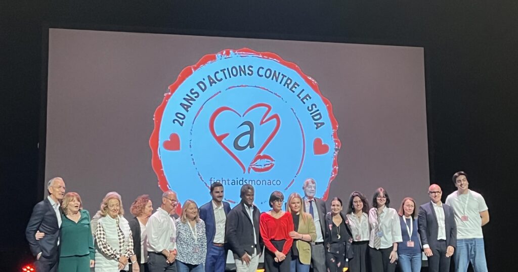 Al centro la Principessa Stephanie di Monaco, accanto la figlia Camille e a sinistra il realizzatore del film Sylvain Péroumal