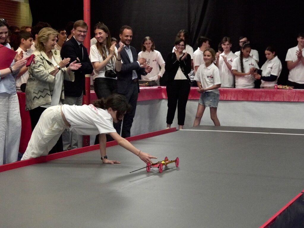 Zoe Bannino e Adele Trillo, in pista con la loro prototipo vincitrici al Monaco MouseTrap