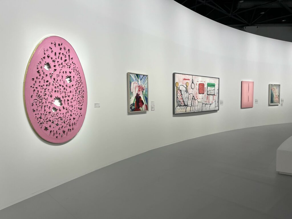 La parte rosa, in primo piano Lucio Fontana