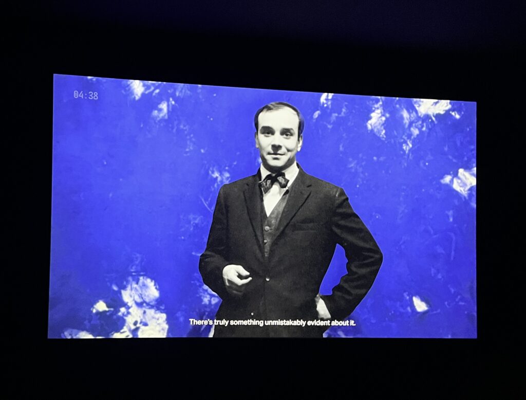 Il perché Yves Klein era tanto affascinato dal blu è spiegato in un video