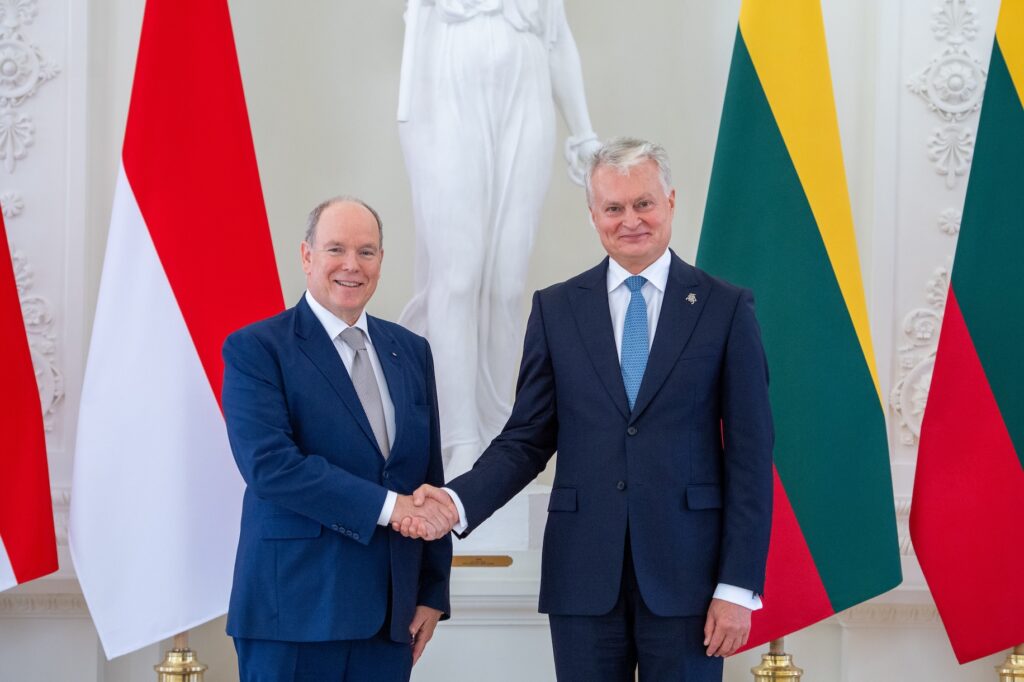 Il principe Alberto II di Monaco in visita ufficiale in Lituania ha incontrato il presidente Nauseda