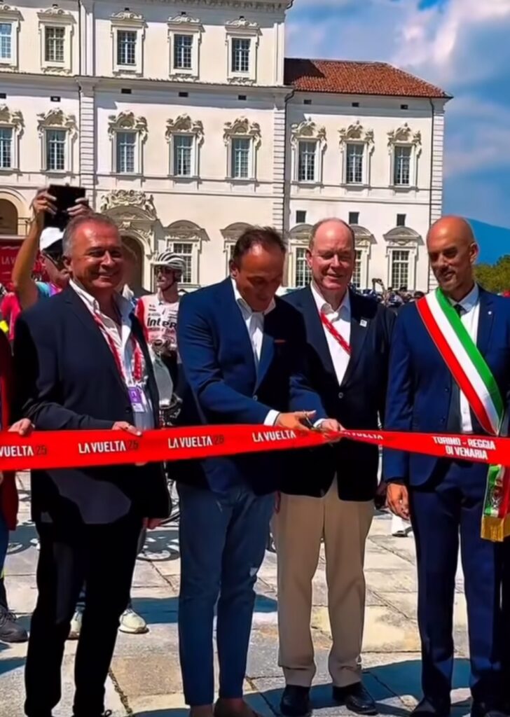 Il Principe Alberto II di Monaco al via da Torino della corsa ciclistica la Vuelta