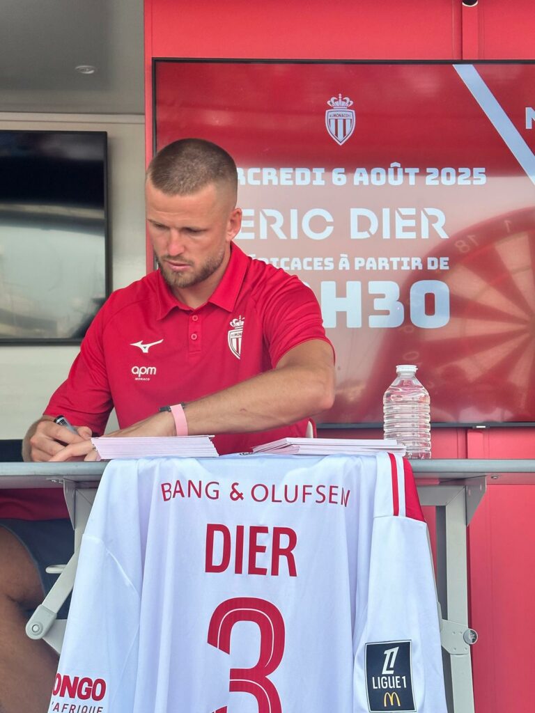 Il nuovo difensore del Monaco football Eric Dier ha incontrato i tifosi