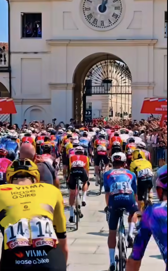 Ë partita da Torino la corsa ciclistica spagnola La vuelta, era presente anche il Principe Alberto II di Monaco