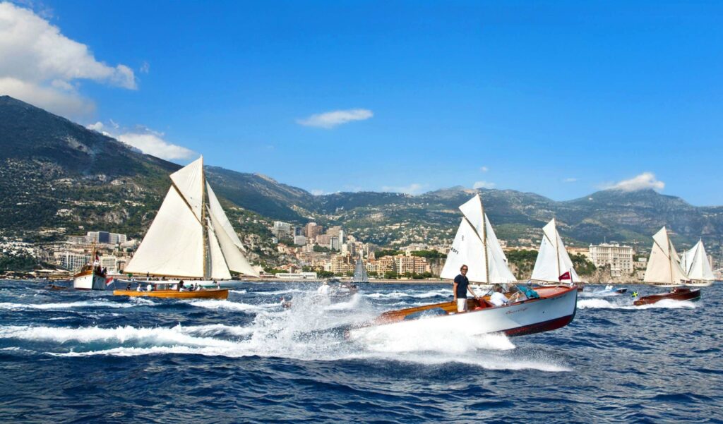 Dal 10 al 13 settembre la 17ª edizione della Monaco Classic Week celebra tradizione, arte e cinema con yacht d’epoca, Riva storici e mostre esclusive.