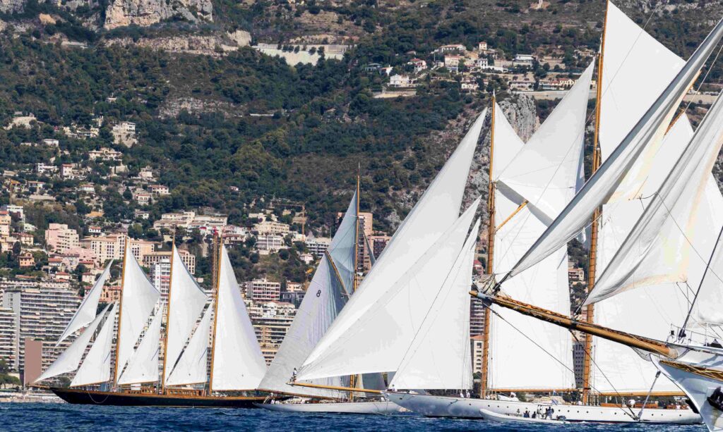 Dal 10 al 13 settembre la 17ª edizione della Monaco Classic Week celebra tradizione, arte e cinema con yacht d’epoca, Riva storici e mostre esclusive.