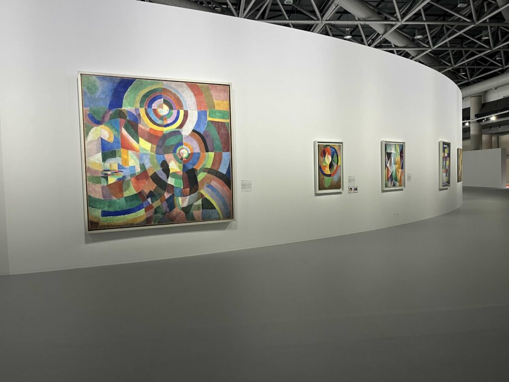 Grimaldi Forum Monaco che ha registrato 50 mila visitatori per l'esposizione Couleurs! del Centro Pompidou.