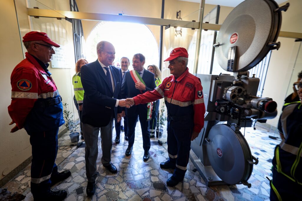 il Principe Alberto II di Monaco, presidente della Croce Rossa Monegasca, è stato ospite d'eccezione a Dolceacqua, per le celebrazioni del 40° anniversario della Protezione Civile “Roberto Bernardinello”.