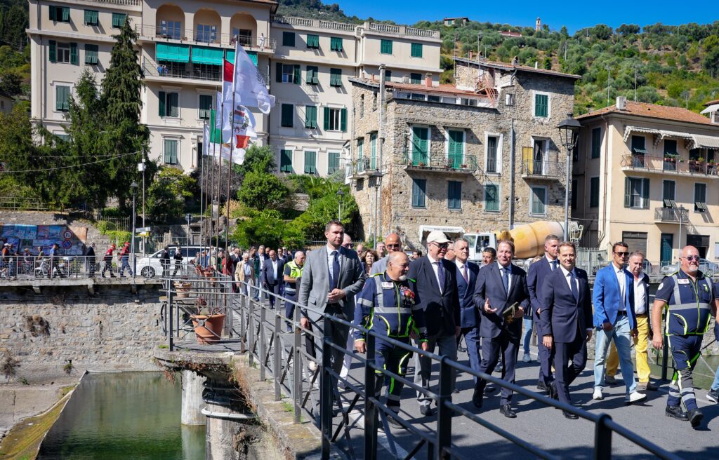 il Principe Alberto II di Monaco, presidente della Croce Rossa Monegasca, è stato ospite d'eccezione a Dolceacqua, per le celebrazioni del 40° anniversario della Protezione Civile “Roberto Bernardinello”.